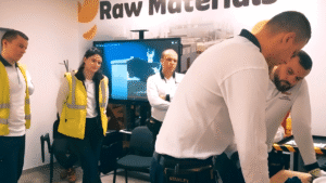 Pomagamy uporządkować pracę zespołów produkcyjnych, zwiększyć odpowiedzialność pracowników i poprawić efektywność operacyjną.